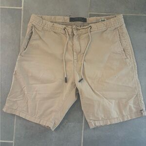Zara Men's Beige Flat Front Shorts